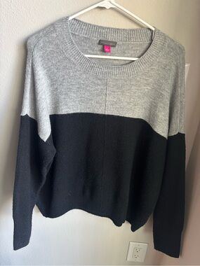 Vince Camuto Two-Tone Crewneck Sweater in Gray and Black
